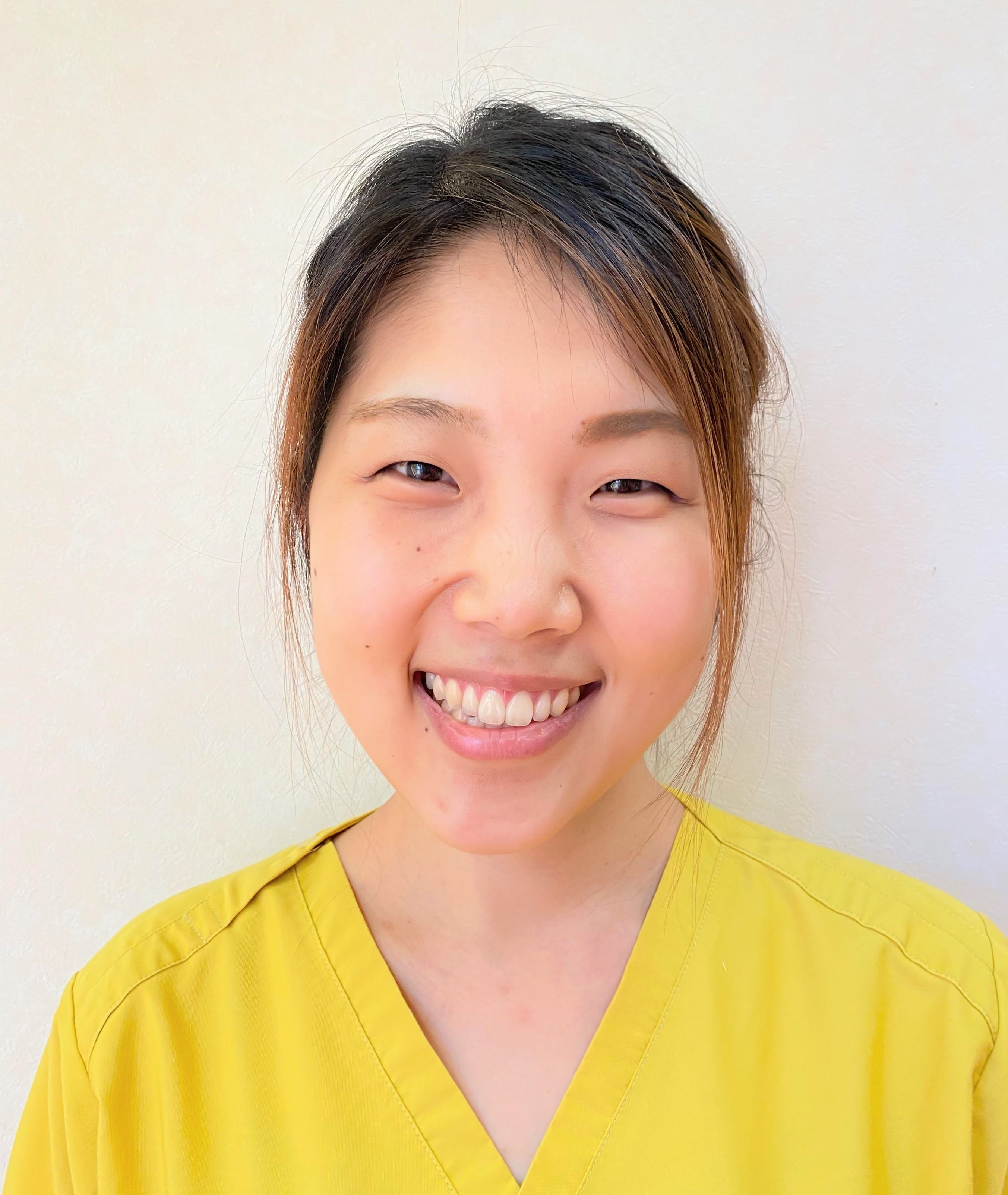 歯科医師 梯子安 華子